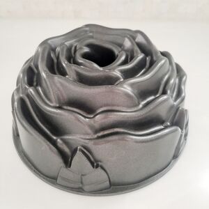 Nordic Ware Rose Flower Bundt Cake Pan Cast Aluminum Non Stick USA 10 Cup Mold